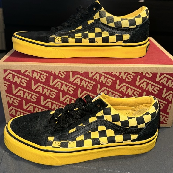 Men’s 5.5 black and yellow checkered vans - Picture 1 of 4